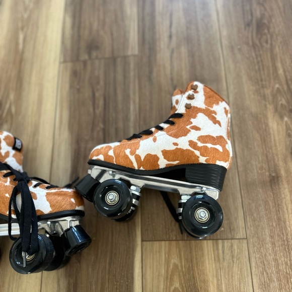 Intentionally blank whip it genuine calf hair roller skates size 36 women’s - Picture 10 of 11